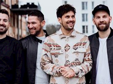 Tierpark Westküstenpark am 10.05.2022: 20.05.2022 Open-Air Konzert auf unserer Flugwiese mit der Band „Lebendig.”