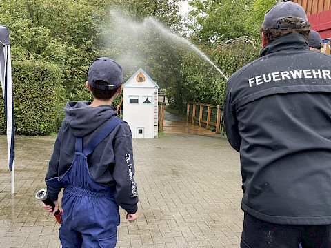 Tierpark Westküstenpark am 25.08.2024: Feuerfest 2024